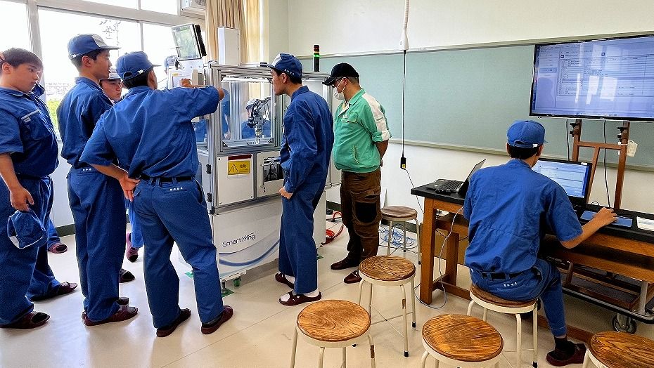 豊電子工業は「高校生ロボットシステムインテグレーション競技会」に挑戦する春日井工科高校 （愛知県春日井市）をサポートしています。